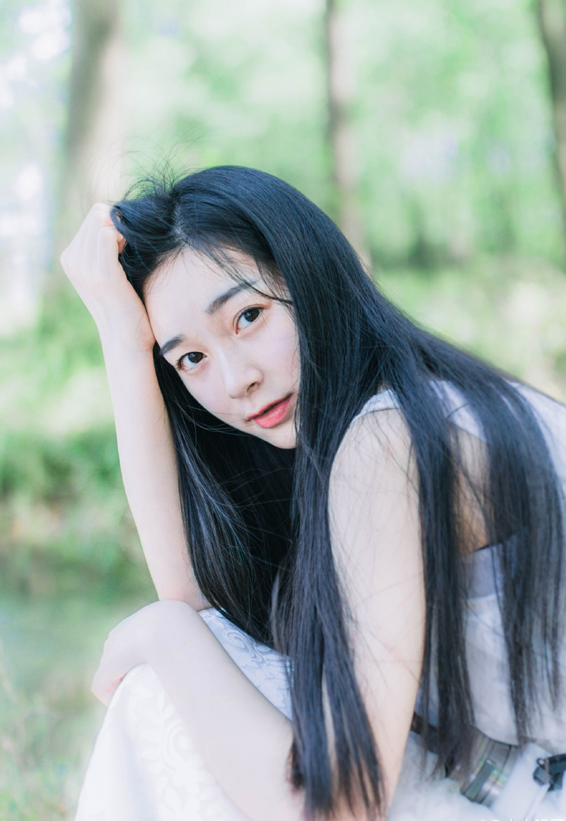 如果有一天你想哭，给我打电话，我无法许诺让你笑，但是我可以陪你一起哭。
